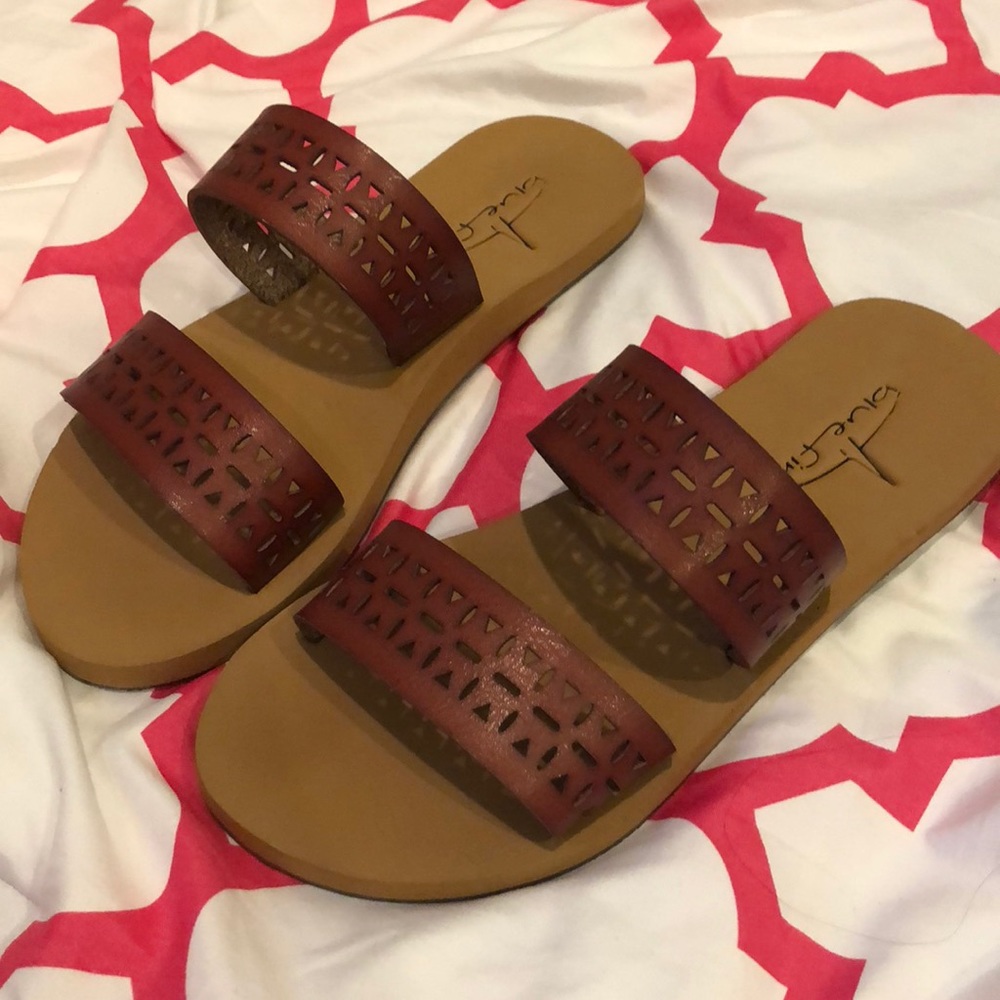 NWOT sandals